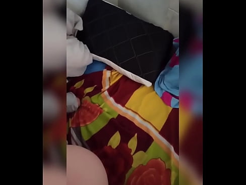 ❤️ La meva companya de pis es queda sola a casa perquè el seu marit se'n va de vacances i jo aprofito per follar-la i omplir-li el cul de llet ❤❌ Porno a nosaltres ❌❤